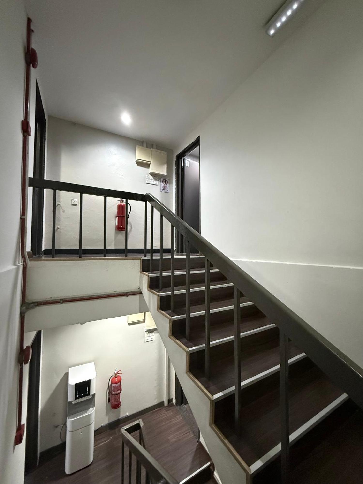 Отель 1St Living Subang Субанг-Джая Экстерьер фото
